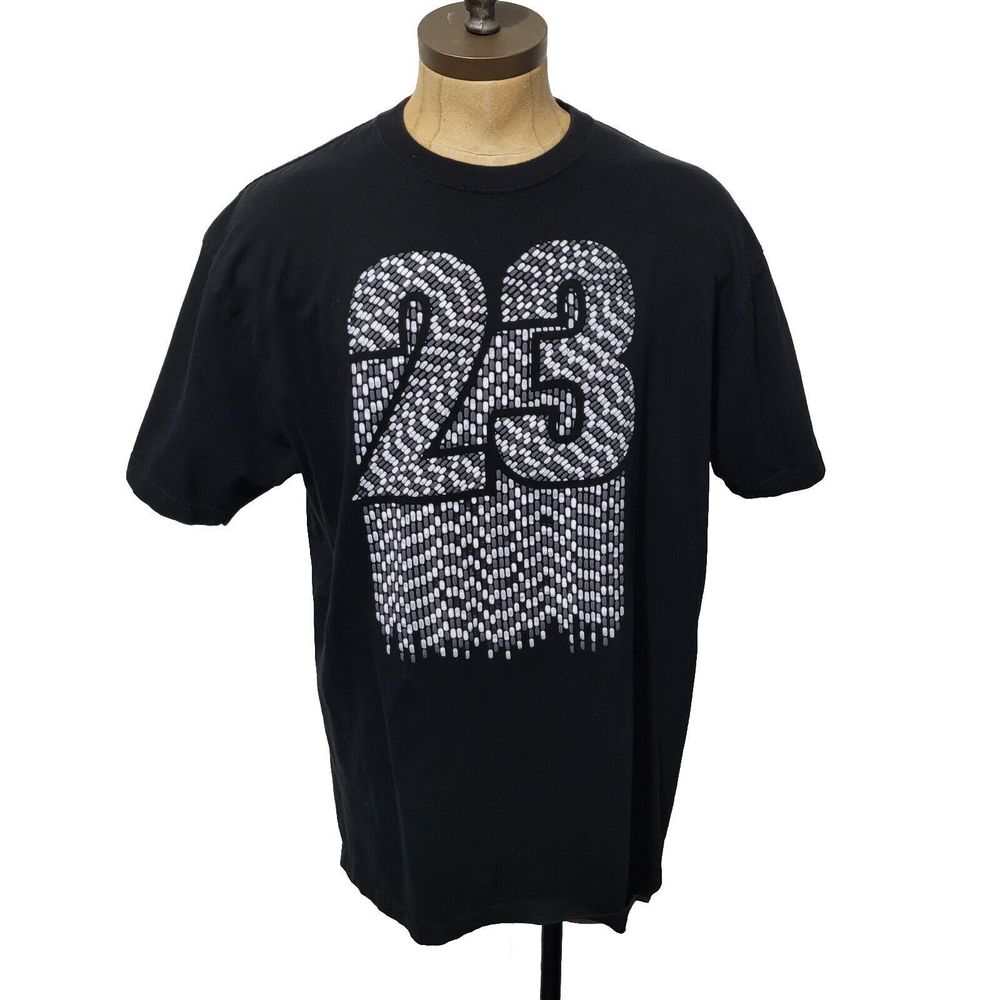 MICHAEL JORDAN 23 CHICAGO BULLS T-Shirt Mens 3XL Black And White Embosse…